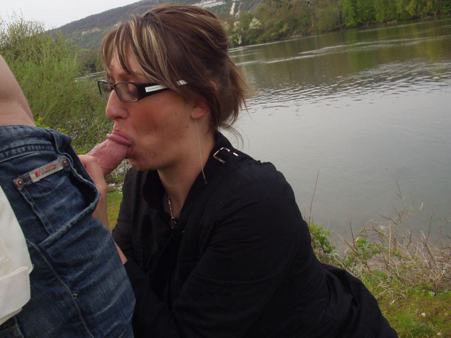 Vältränad, man får kuken sugen av en vacker, mullig, härlig, äldre mogen kvinna 